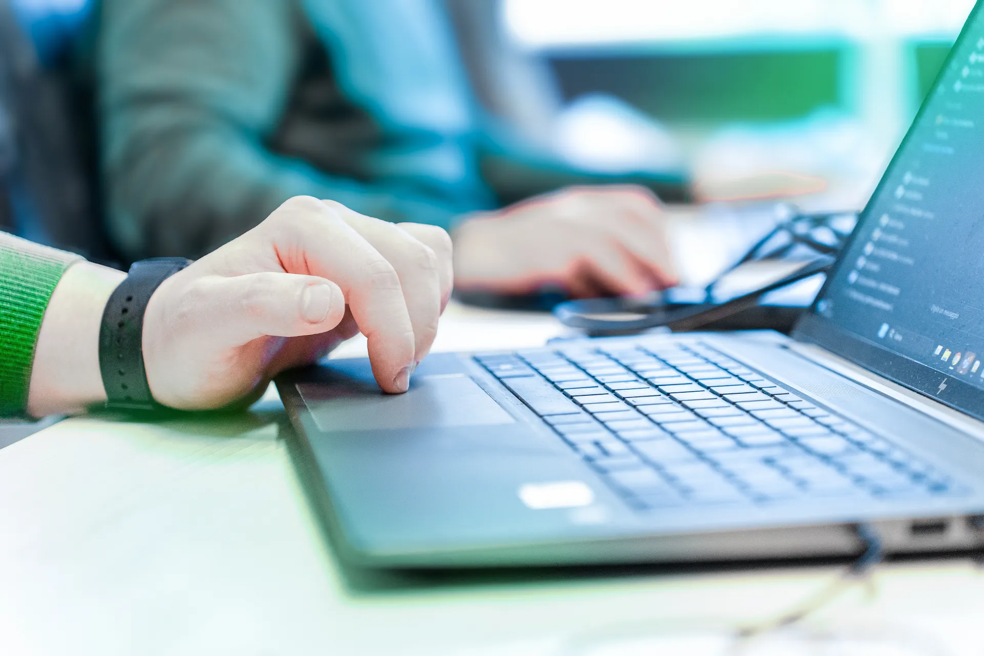 Grafica informativa del progetto Cracker Breaker 2024-2025: sistema avanzato di cybersecurity basato su intelligenza artificiale.